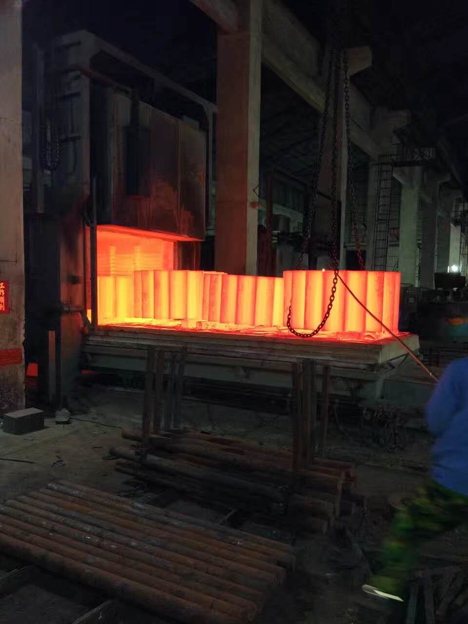 德亿热处理厂的模具材料及热处理加工工艺